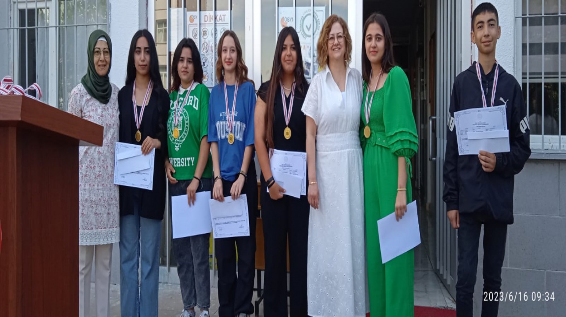 Okulumuz Hasta ve yaşlı hizmetleri alan öğretmenlerinden Gülderen Parıldar ve Asuman Duran  liderliğinde  Mangala ve Reverse Turnuvasının ödülleri karne töreninde verildi.